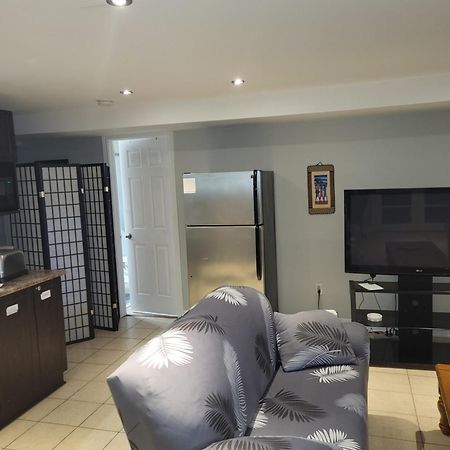 Lovely Guest Entire Apartment Minutes From Ottawa Airport Exterior foto
